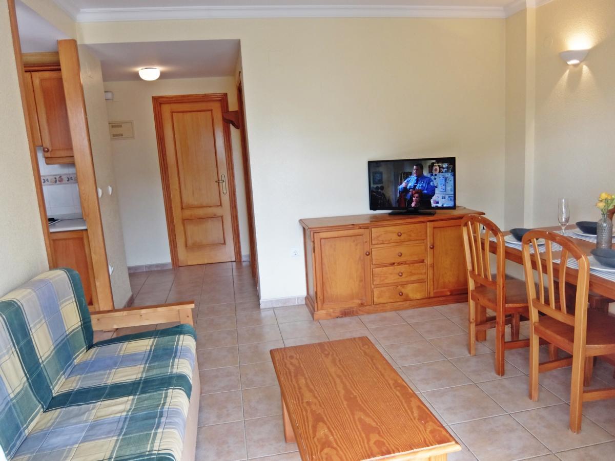 Los Juncos Apartamentos - Solo Familias Oliva Exterior photo