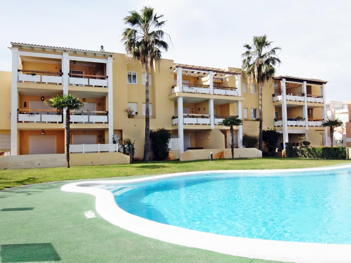 Los Juncos Apartamentos - Solo Familias Oliva Exterior photo