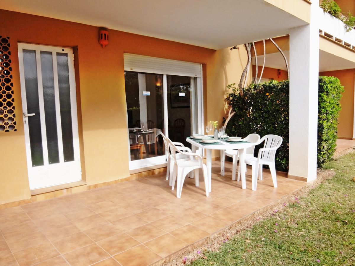 Los Juncos Apartamentos - Solo Familias Oliva Exterior photo